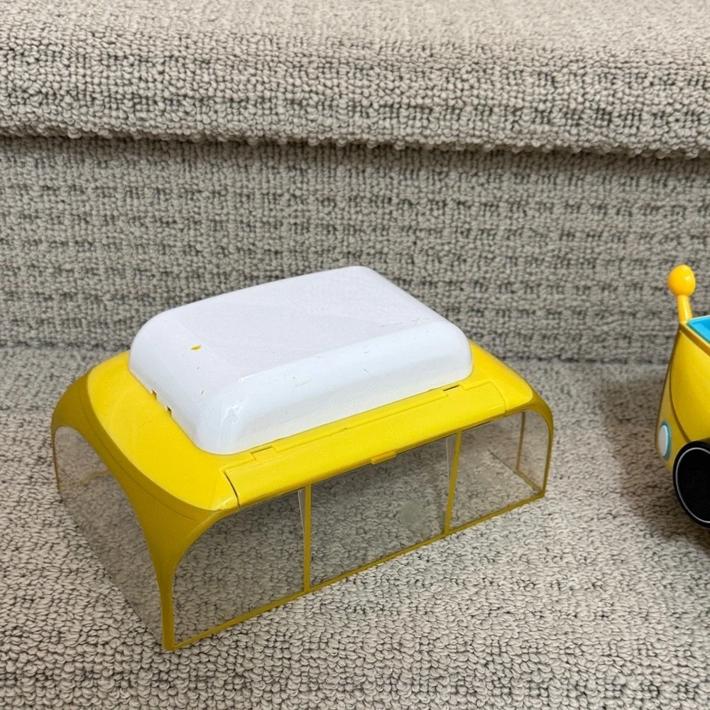 Peppa Pig Yellow Camper and Red Car Set